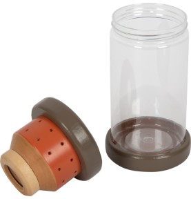 Outdoor Explorer Kit: Fishing Net, Magnifier Jar & Tongs - Close-up on Quality & Finish
