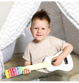 Children's acoustic guitar with tuning pegs